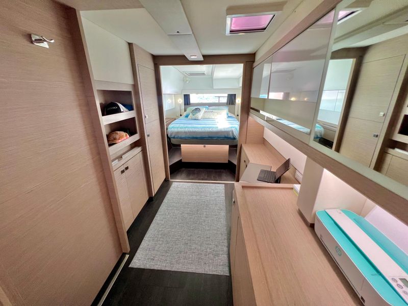 2020 Fountaine Pajot Saona 47