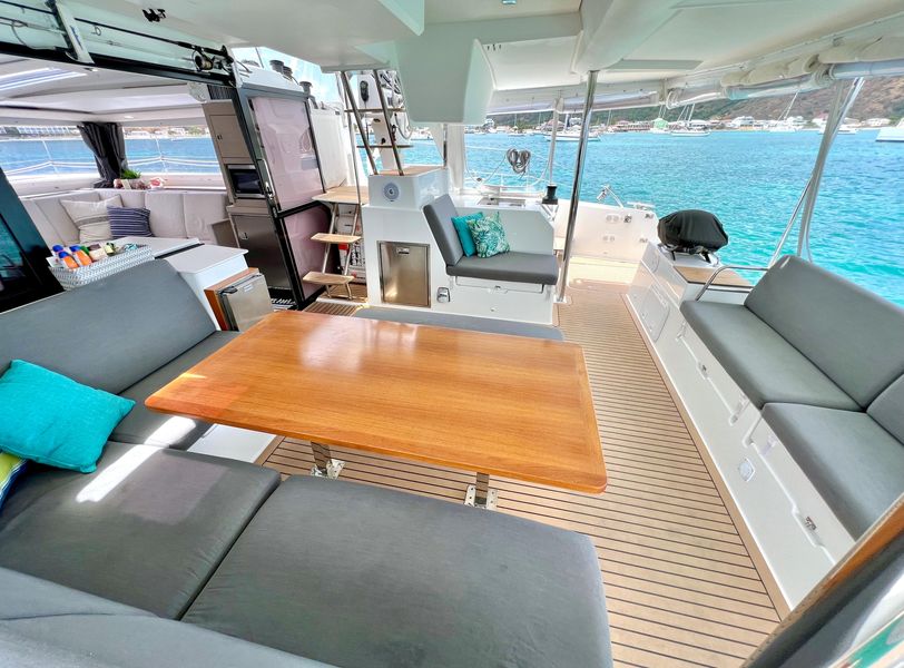 2020 Fountaine Pajot Saona 47