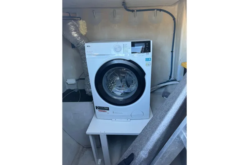 Who Cares Yacht Photos Pics Washing machine in compact laundry space, NEEL 51 model, 2020.