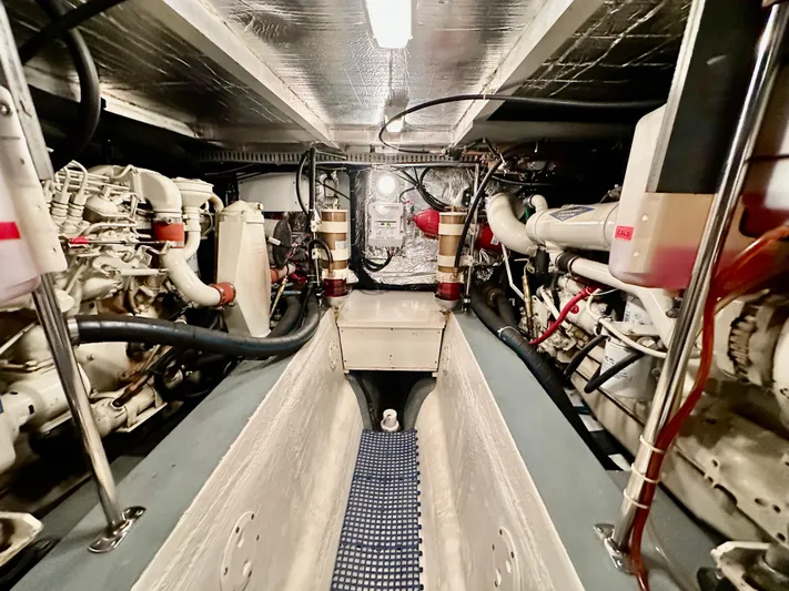 Dawn Yacht Photos Pics Engine room of 1995 Carver 440 Aft Cabin Motor Yacht, showcasing mechanical components.