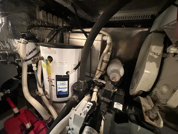 Dawn Yacht Photos Pics Engine room of 1995 Carver 440 Aft Cabin Motor Yacht, showing mechanical components and piping.