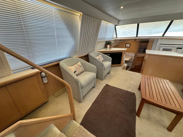 Dawn Yacht Photos Pics Interior of 1995 Carver 440 Aft Cabin Motor Yacht, featuring cozy seating and wooden table.