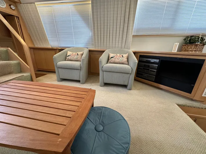 Dawn Yacht Photos Pics Interior of 1995 Carver 440 Aft Cabin Motor Yacht with chairs and entertainment center.