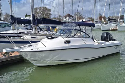 2008 Boston Whaler 235 Conquest