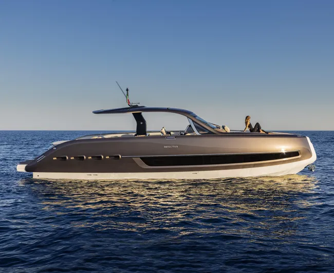  Yacht Photos Pics Invictus TT460