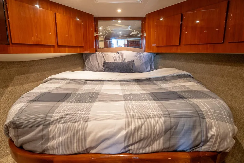 Peeling Drag Yacht Photos Pics Luxurious cabin interior of 2003 Egg Harbor 42 Convertible yacht with cozy bedding.