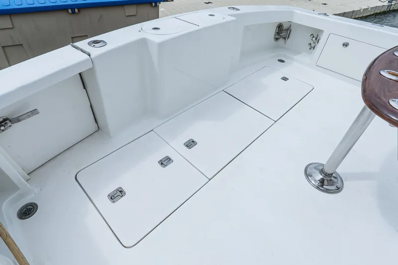 Peeling Drag Yacht Photos Pics 2003 Egg Harbor 42 Convertible boat deck with storage compartments and seating area.