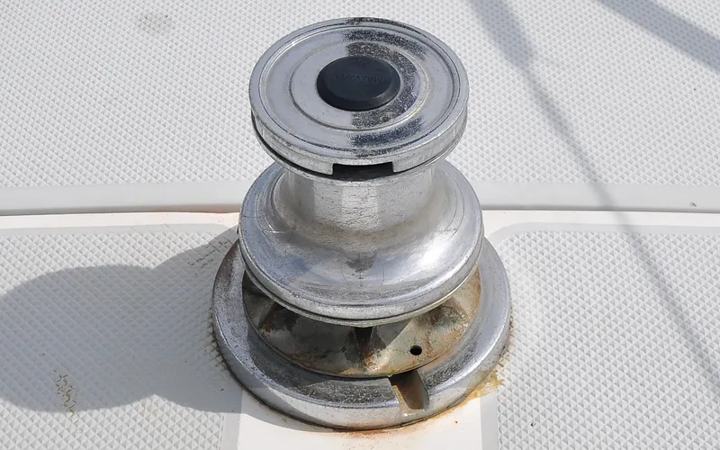 Kanga Yacht Photos Pics Catalin 42 MKI - Kanga - Foredeck - Windlass