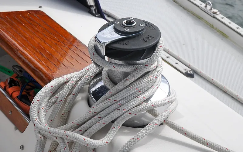 Kanga Yacht Photos Pics Catalin 42 MKI - Kanga - Cockpit - Primary Winch