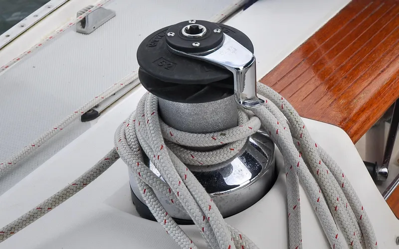 Kanga Yacht Photos Pics Catalin 42 MKI - Kanga - Cockpit - Primary Winch