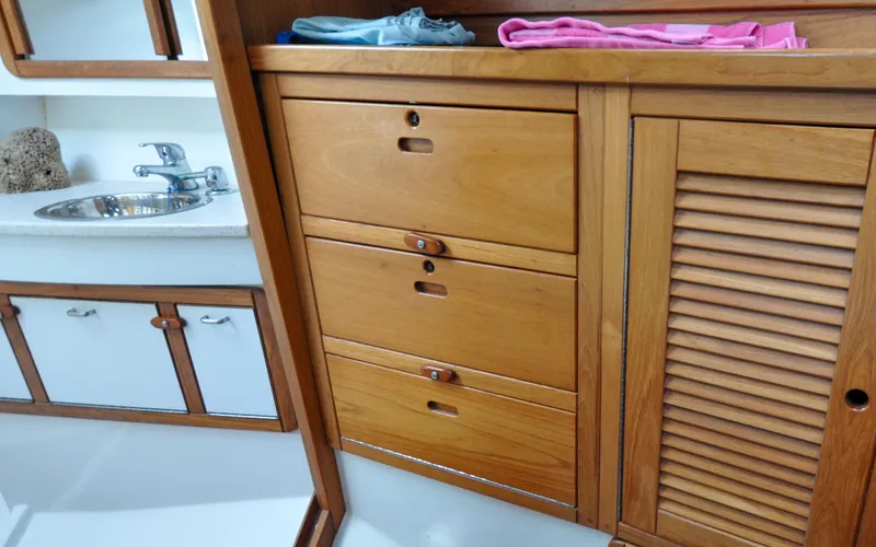 Kanga Yacht Photos Pics Catalin 42 MKI - Kanga - Forward Cabin - Storage Drawers