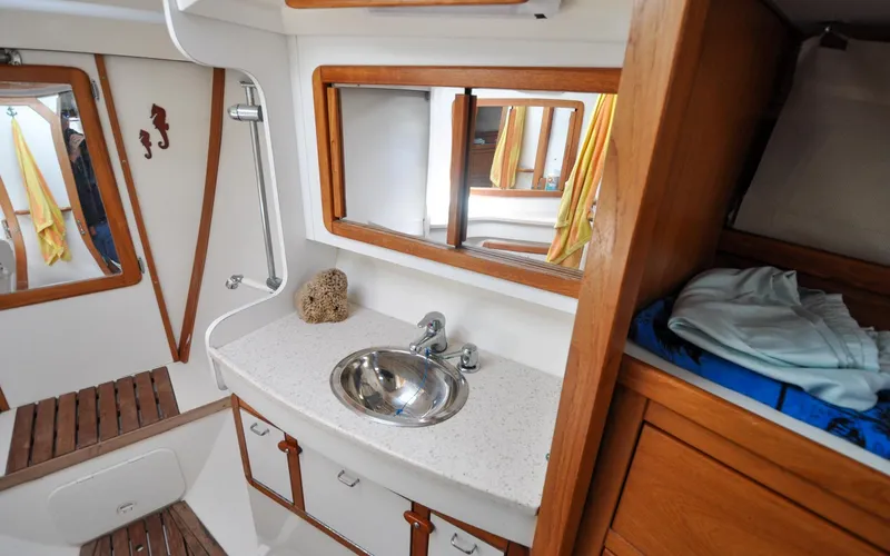 Kanga Yacht Photos Pics Catalin 42 MKI - Kanga - Forward Cabin - Ensuite Head - Vanity and Sink