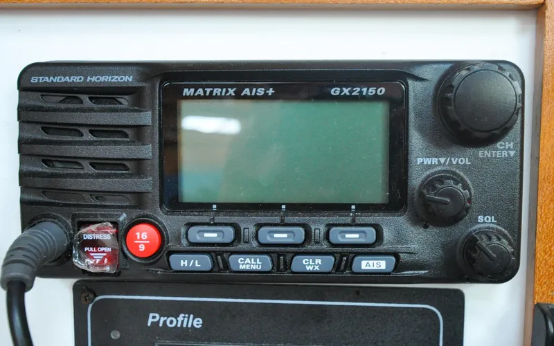 Kanga Yacht Photos Pics Catalin 42 MKI - Kanga - Salon - Navigation Station - VHF