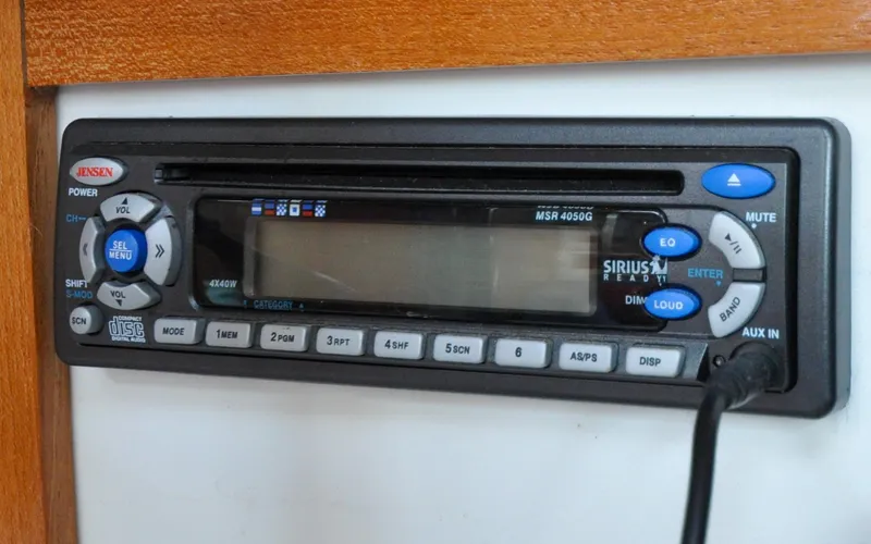 Kanga Yacht Photos Pics Catalin 42 MKI - Kanga - Salon - Navigation Station - Stereo Receiver