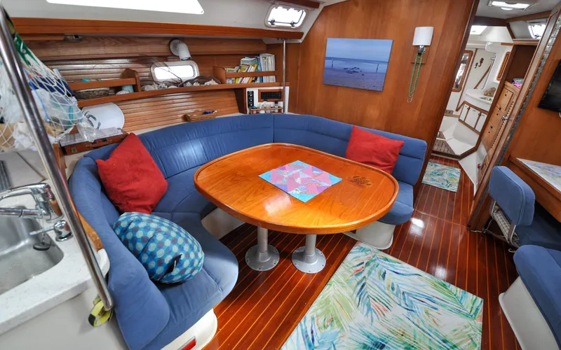 Kanga Yacht Photos Pics Catalin 42 MKI - Kanga - Salon