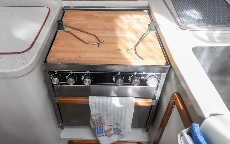 Kanga Yacht Photos Pics Catalin 42 MKI - Kanga - Galley - Propane Stove