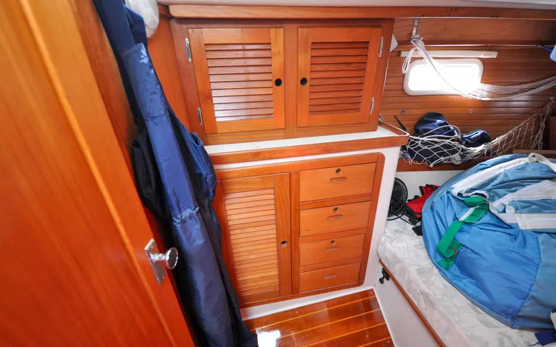 Kanga Yacht Photos Pics Catalin 42 MKI - Kanga - Aft Cabin and Storage