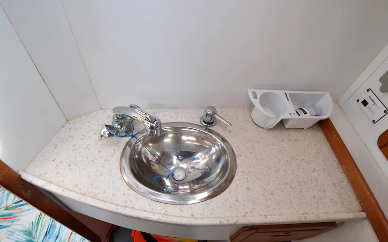 Kanga Yacht Photos Pics Catalin 42 MKI - Kanga - Sink
