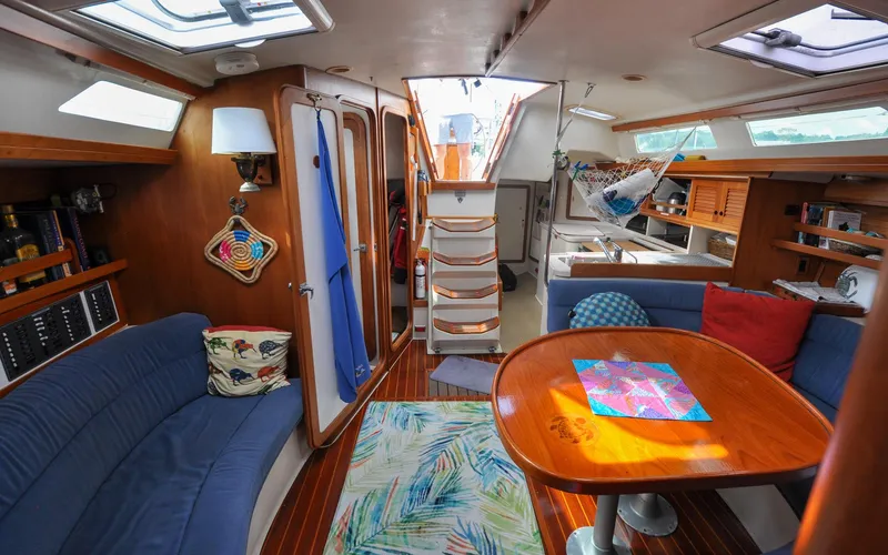 Kanga Yacht Photos Pics Catalin 42 MKI - Kanga - Salon