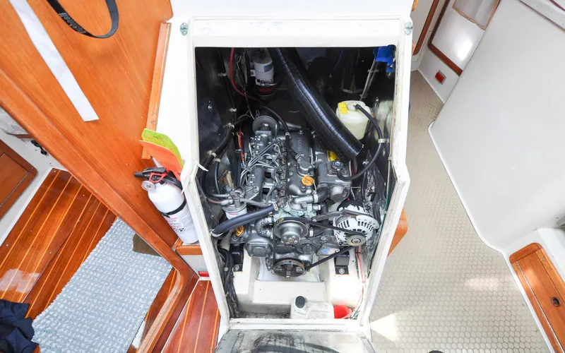 Kanga Yacht Photos Pics Catalin 42 MKI - Kanga - Engine Room
