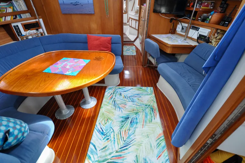 Kanga Yacht Photos Pics Catalin 42 MKI - Kanga - Salon