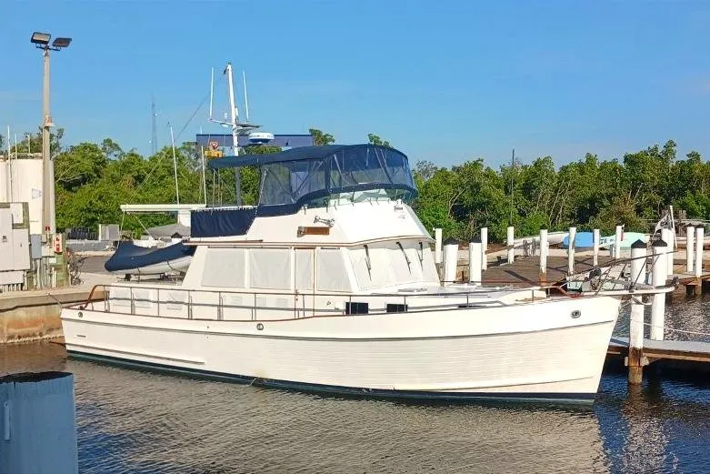 Jamie Lyn Yacht Photos Pics Dockside in Charlotte Harbor, Florida