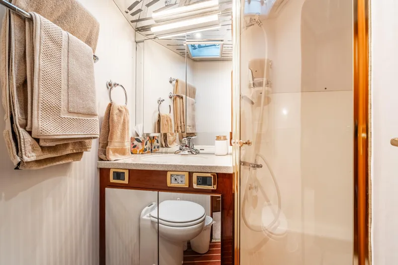 Devocean Yacht Photos Pics 