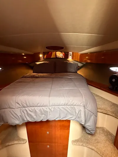 Majestic Yacht Photos Pics 2006 Cruisers Yachts 420 Express cabin with cozy bed and wooden interior.