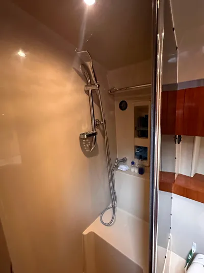 Majestic Yacht Photos Pics 2006 Cruisers Yachts 420 Express bathroom with modern shower and sleek design.