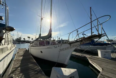Islander 40