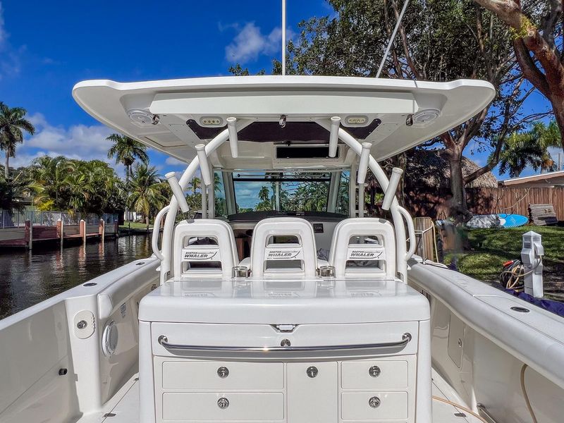 2016 Boston Whaler 370 Outrage