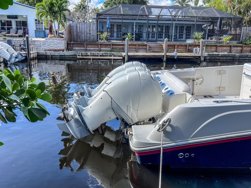 2016 Boston Whaler 370 Outrage