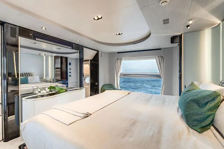  Yacht Photos Pics 2019 Azimut Grande 27m - Image 43