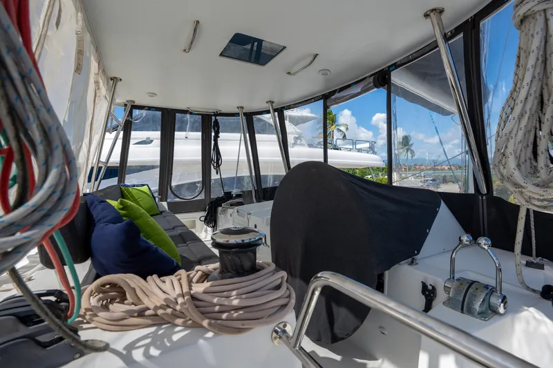  Yacht Photos Pics Interior view of 2019 Lagoon 450 F catamaran with ropes and seating area.
