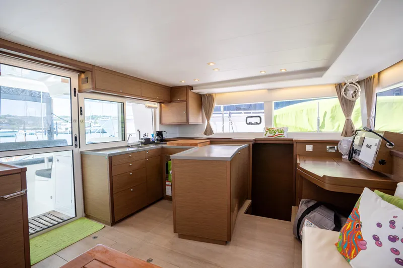  Yacht Photos Pics Interior of 2019 Lagoon 450 F catamaran, featuring modern kitchen and spacious seating area.