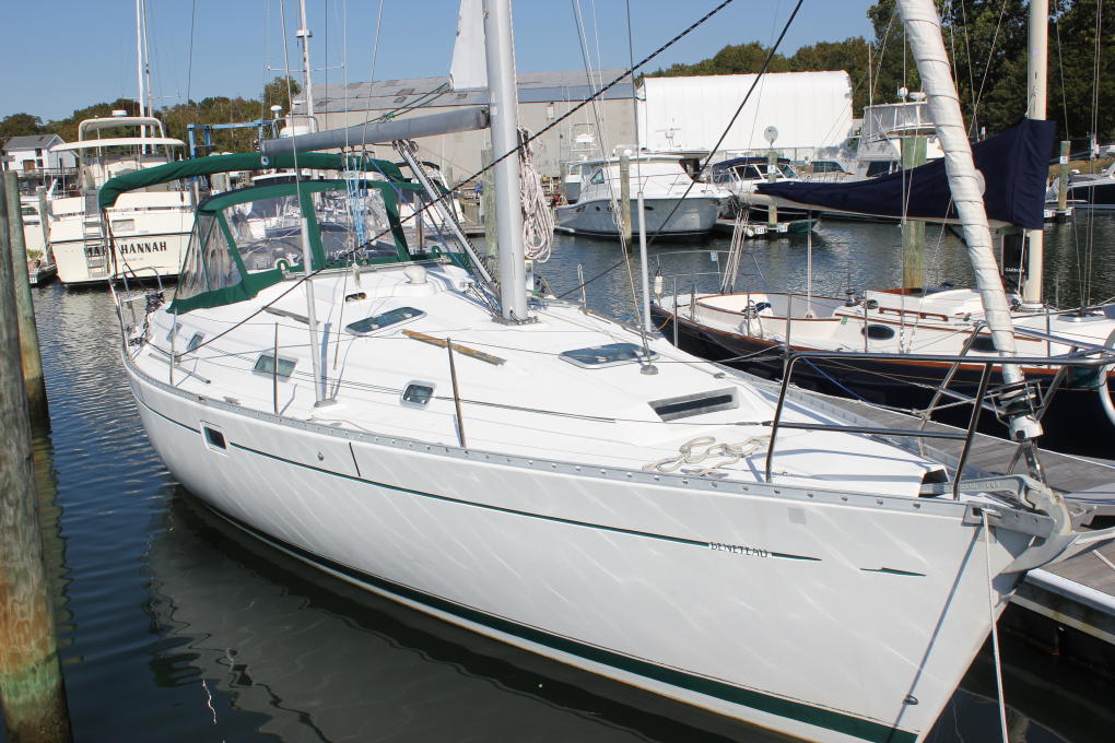 sailboatdata beneteau 381