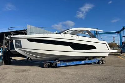 2025 Sealine S335