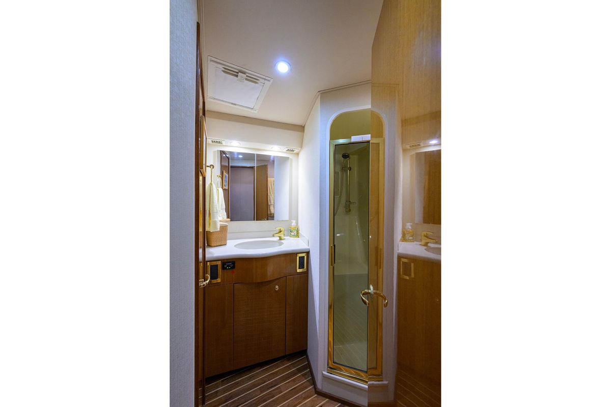 2004 Viking 48 