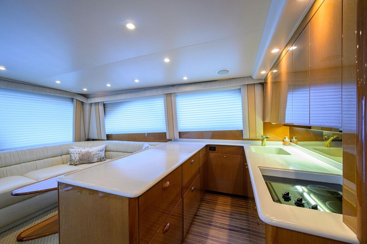 2004 Viking 48 