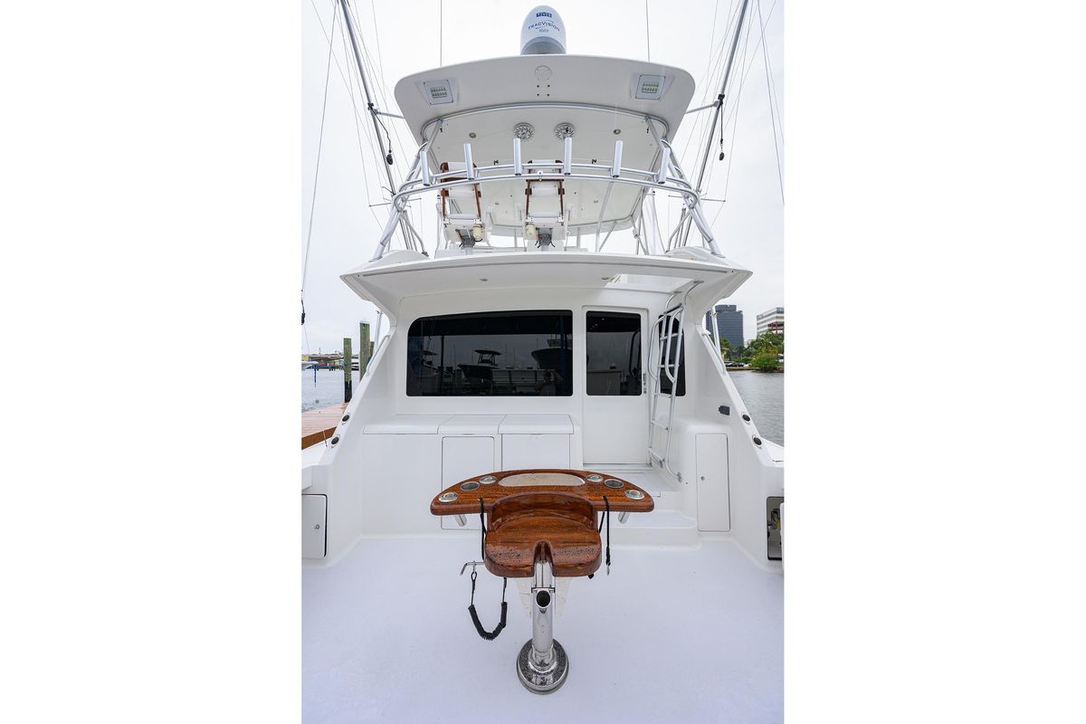 2004 Viking 48 