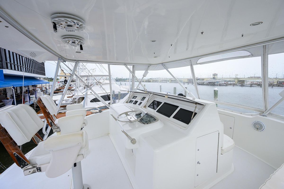 2004 Viking 48 