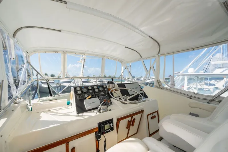 Quest Yacht Photos Pics 