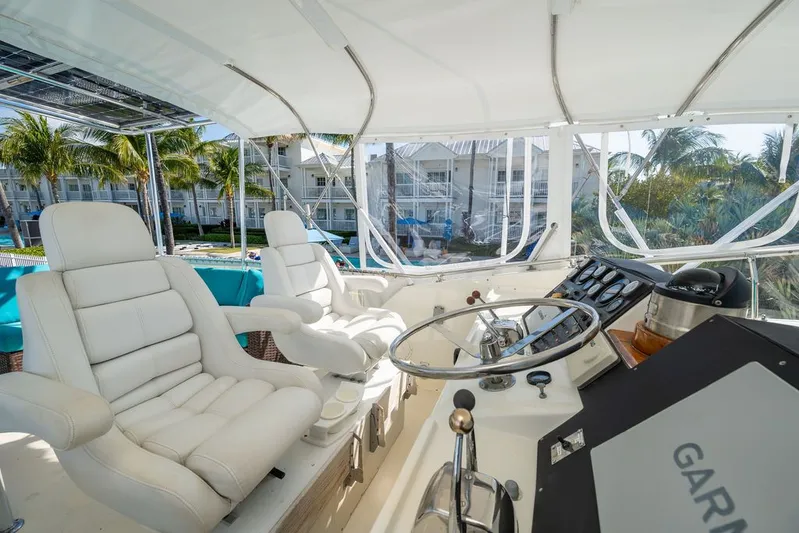 Quest Yacht Photos Pics 