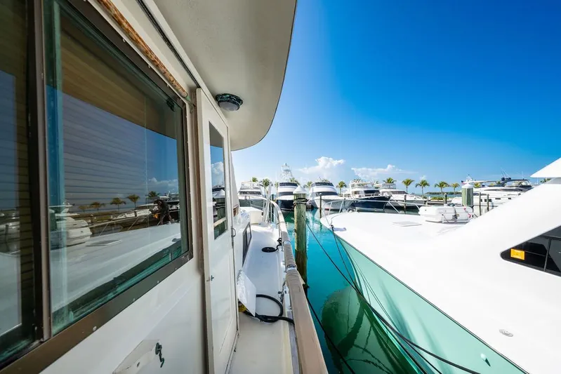 Quest Yacht Photos Pics 