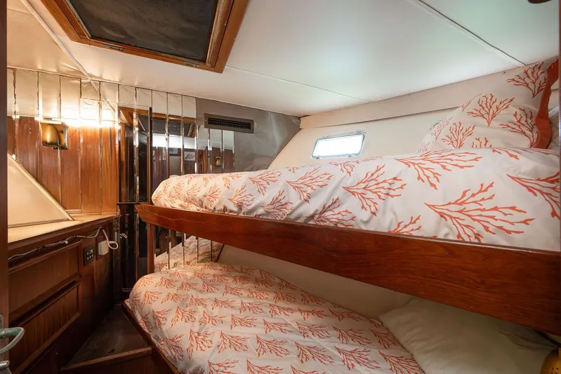 Quest Yacht Photos Pics 