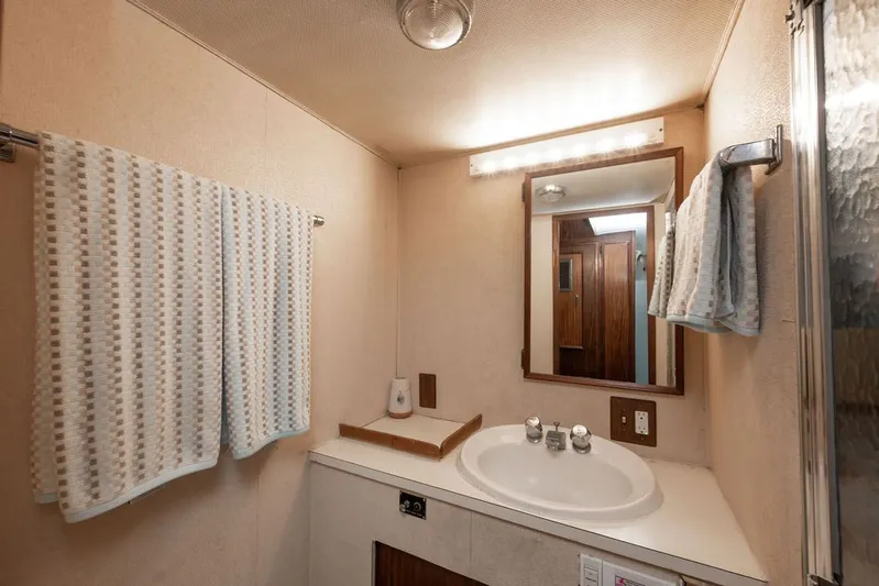 Quest Yacht Photos Pics 