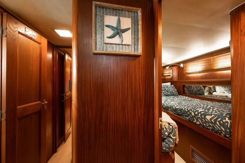 Quest Yacht Photos Pics 