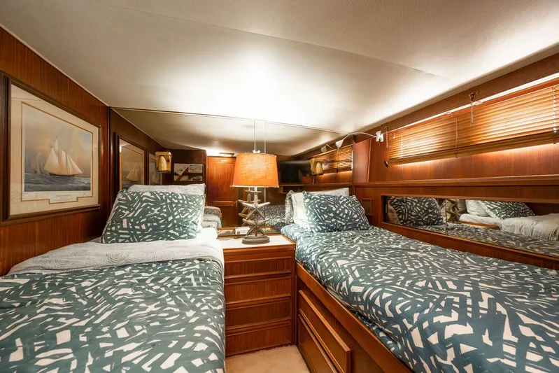 Quest Yacht Photos Pics 