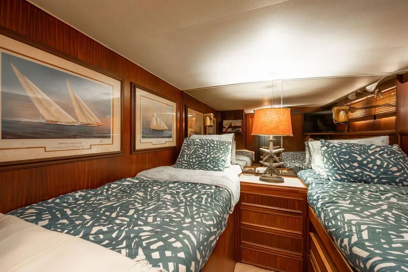 Quest Yacht Photos Pics 