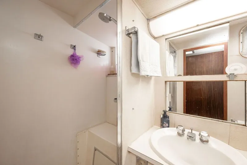 Quest Yacht Photos Pics 